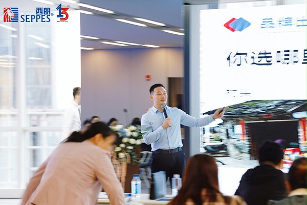 不朽情缘电子游戏官网门业董事长杨总演讲