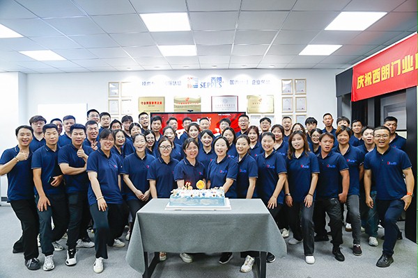 不朽情缘电子游戏官网合影