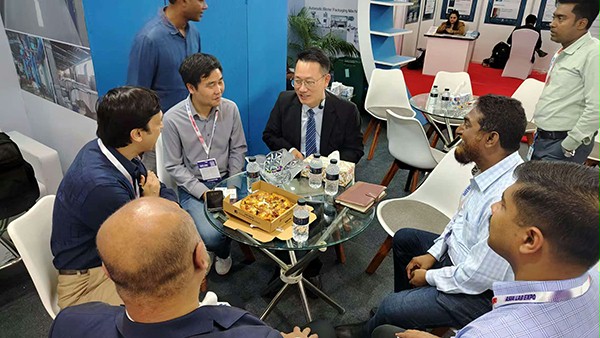 不朽情缘电子游戏官网门业合影