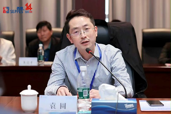 江苏省工业和信息化厅产业人才与合作处副处长袁圆做座谈会总结讲话