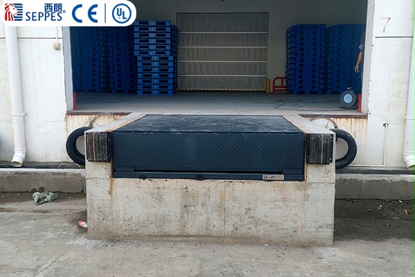 翻板式液压平台